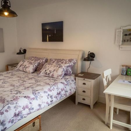 Stone'S Throw Cottage メバギシー エクステリア 写真